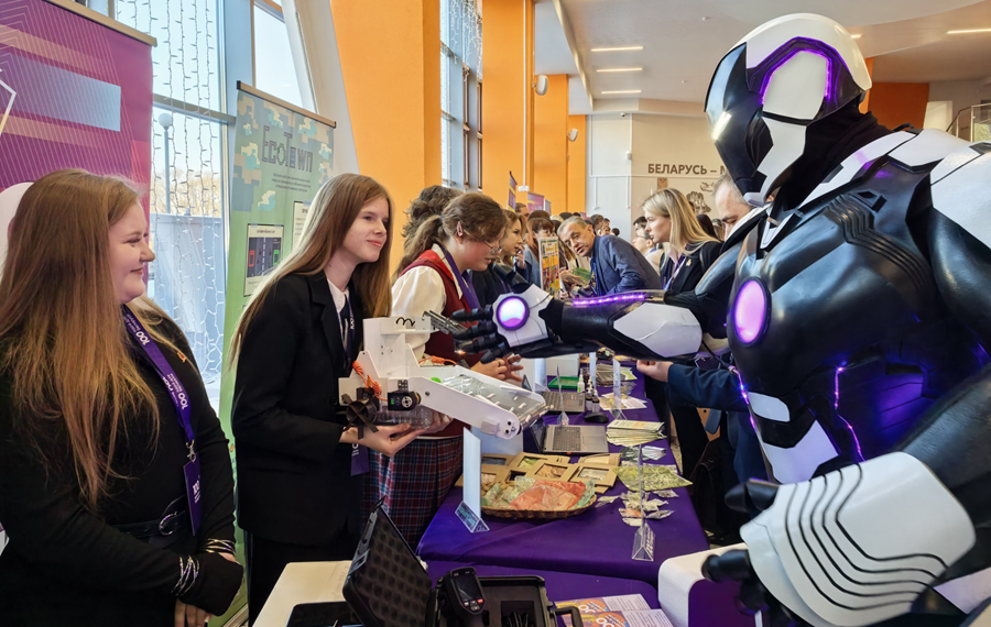 Арт QR-коды и стартапы: чем запомнился финал «100 идей для Беларуси»